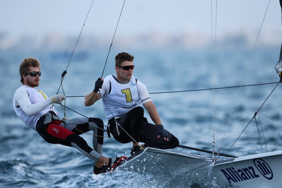 Bart Lambriex en Floris van de Werken houden koppositie vast in uiterst competitief veld (foto Sailing Energy)