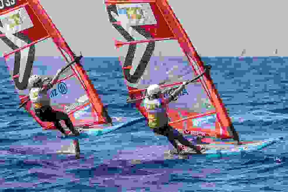 Sara Wennekes (l) en Lilian de Geus
