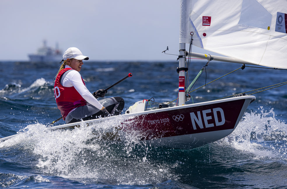 Marit Bouwmeester vecht terug (foto: World Sailing / Sailing Energy)