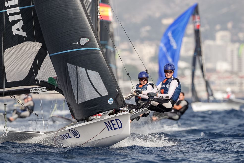 Odile van Aanholt en Annette Deutz (foto archief - test Event Marseille / foto credits World Sailing)