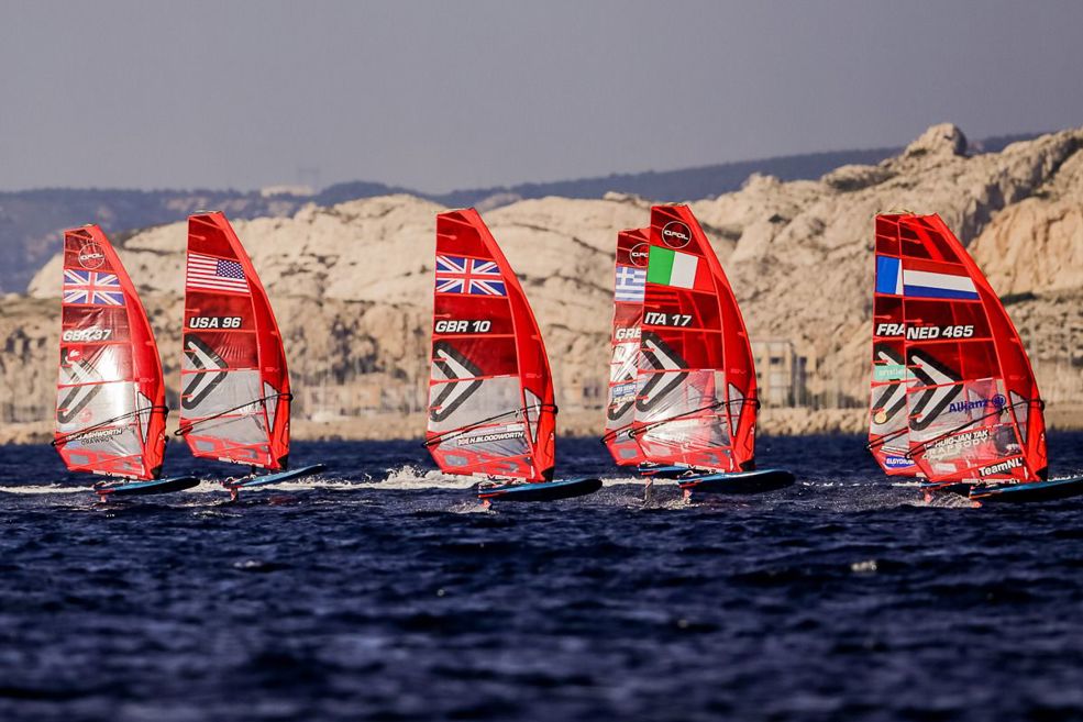 Huig-Jan Tak NED 465 voert het veld aan (foto Sailing Energy)