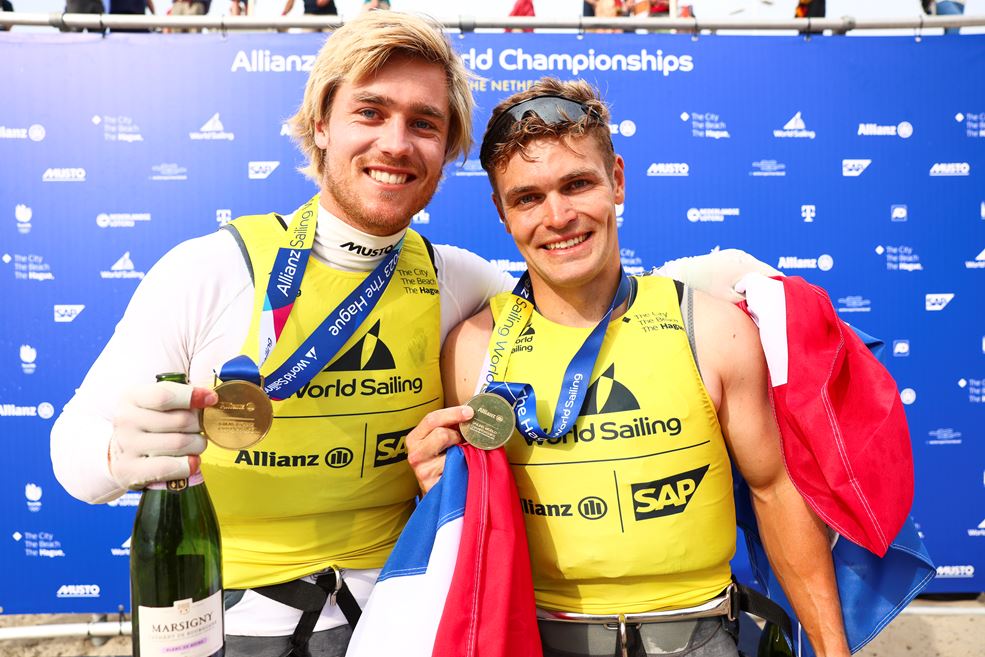 Bart Lambriex en Floris van de Werken 2023 wereldkampioenen in de 49er skiffklasse (foto World Sailing)