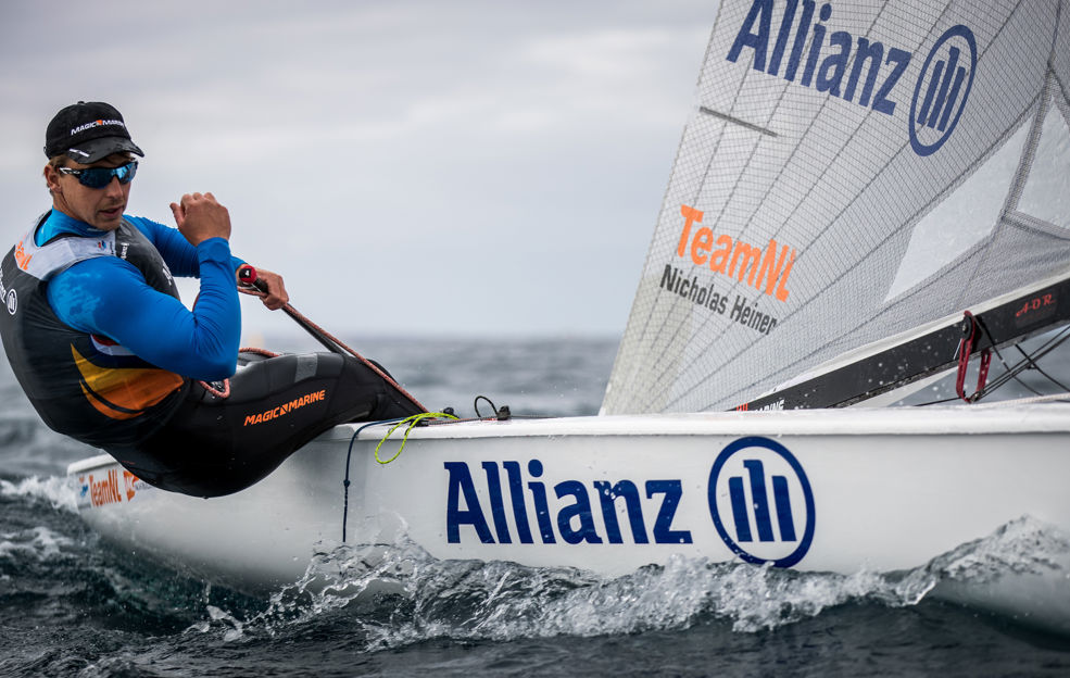 Heiner neemt afscheid van zijn geliefde Finn (foto Richard Langdon)