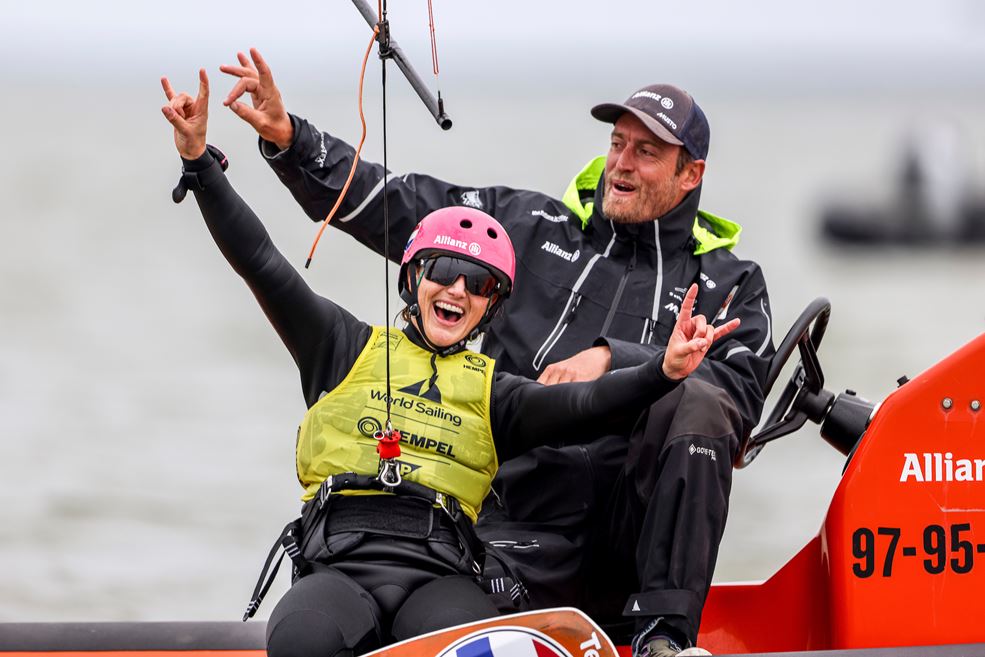 Lammerts met coach Bouman (foto Sailing Energy)