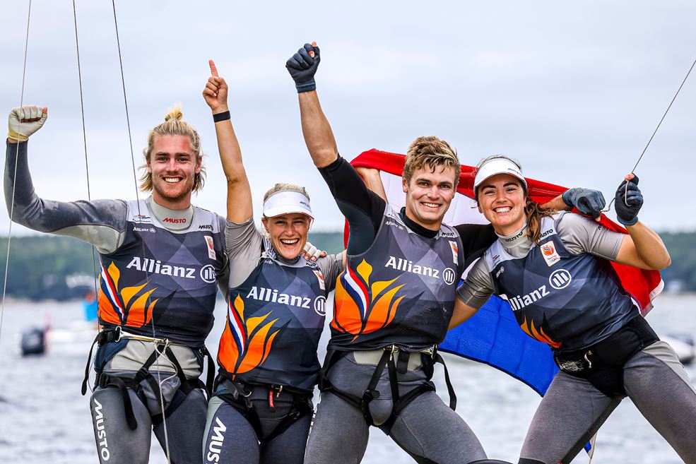 Vlnr: Bart Lambriex, Odile van Aanholt, Floris van de Werken en Annette Duetz (foto Sailing Energy)