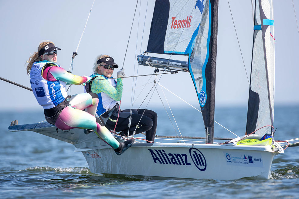 Odile van Aanholt en Emma Siewers (fotograaf Sander van der Borch)