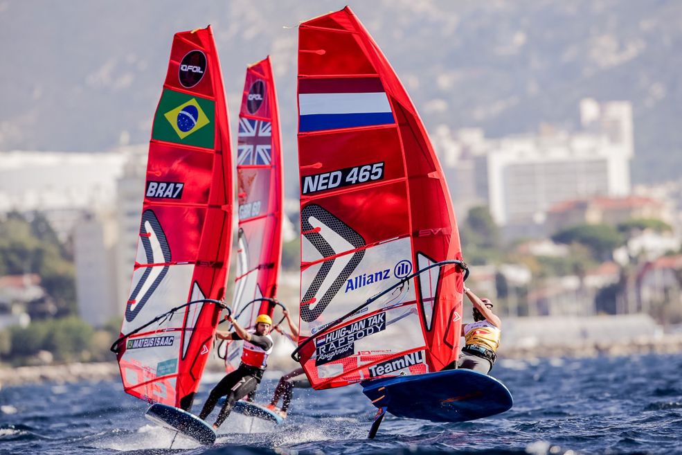 Huig-Jan Tak op kop (NED 465) foto Sailing Energy