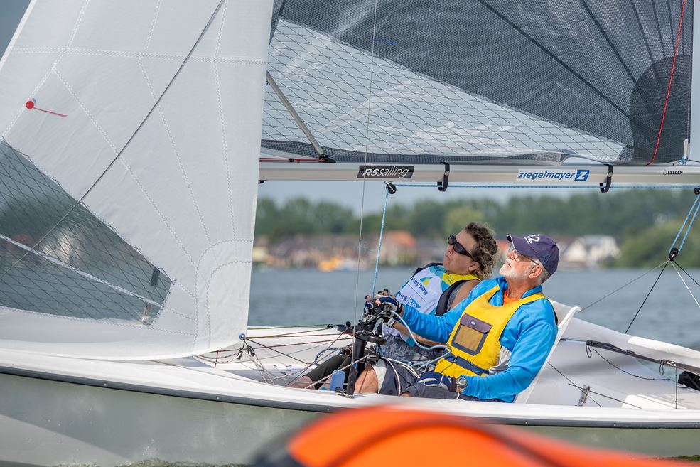 Langezaal en Pet in de RS Venture (foto World Sailing Isabelle van Opzeeland)