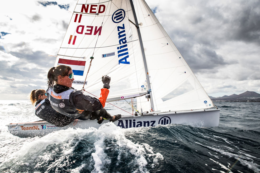 Afrodite Zegers en Lobke Berkhout (fotograaf Richard Langdon)