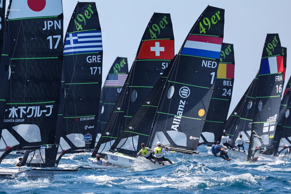 Strijd op olympisch water in Marseille, Lambriex en Van de Werken met de NED 1 (foto World Sailing)