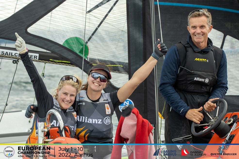 Odile van Aanholt (l) en Annette Duetz met coach Jaap Zielhuis.